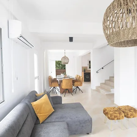 Evelmar Villa *