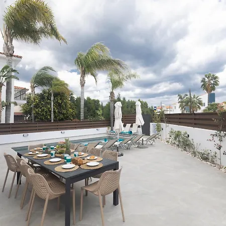 Evelmar Villa *