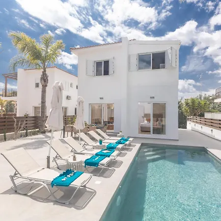 Evelmar Villa *
