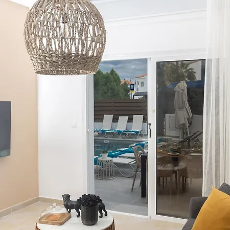 Evelmar Villa *